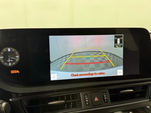 Certified 2023 Lexus ES 300h w/ Luxury Package image 20