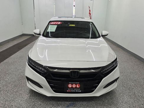 Used 2018 Honda Accord Touring image 3