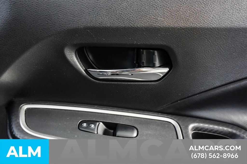 Used 2024 Nissan Versa SR FWD image 40