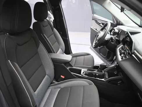 Used 2025 Chevrolet TrailBlazer LT FWD image 24