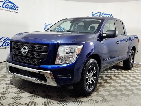 Used 2023 Nissan Titan SV RWD image 6