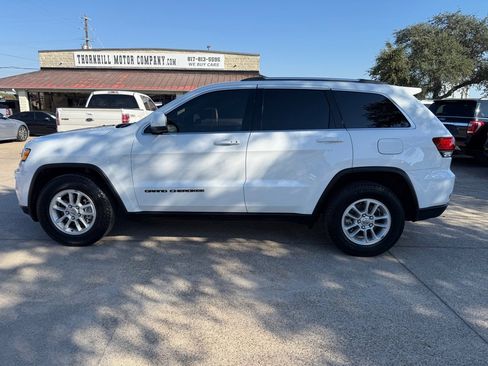 Used 2020 Jeep Grand Cherokee Laredo image 4