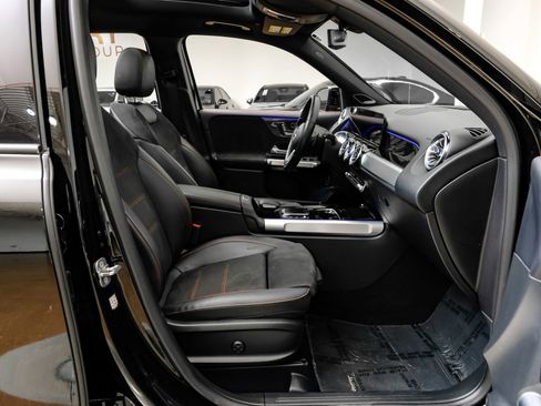 Used 2023 Mercedes-Benz GLB 250 4MATIC image 32