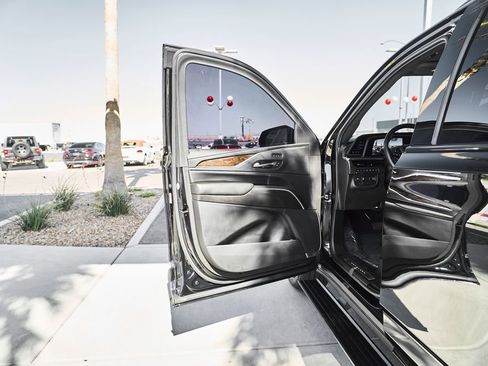 Used 2021 Cadillac Escalade ESV Sport Platinum w/ LPO, ONYX Package AWD/4WD image 16