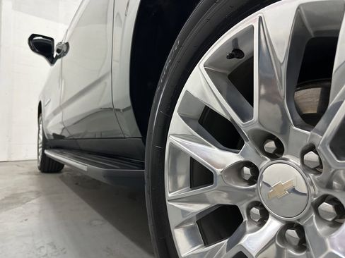 Used 2023 Chevrolet Suburban Premier image 15