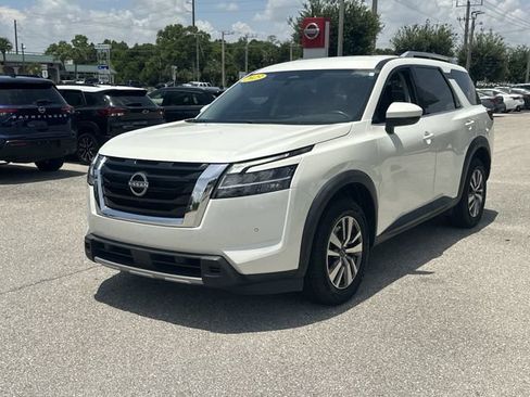 Used 2023 Nissan Pathfinder SL AWD/4WD image 3