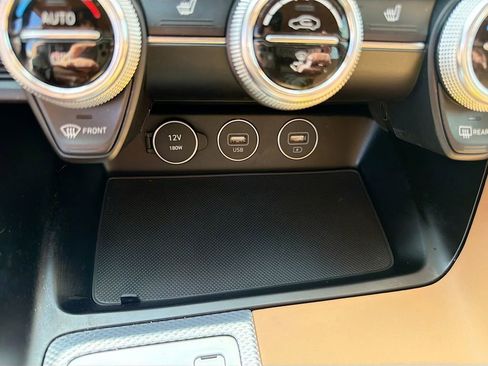 Used 2022 Genesis G70 3.3T image 30