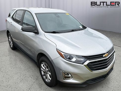 Used 2020 Chevrolet Equinox LS w/ LS Convenience Package FWD image 5