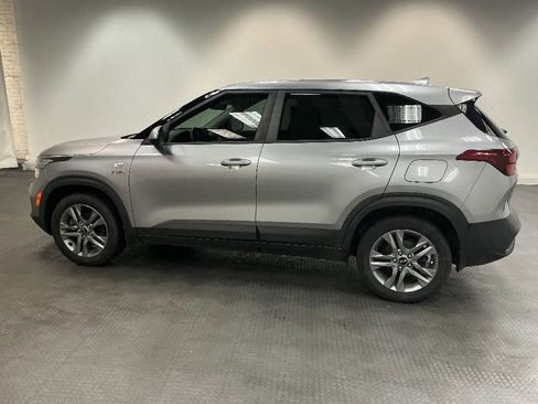 Used 2021 Kia Seltos LX image 2