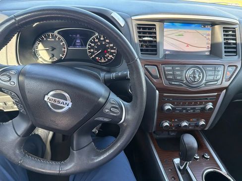 Used 2018 Nissan Pathfinder Platinum AWD/4WD image 10
