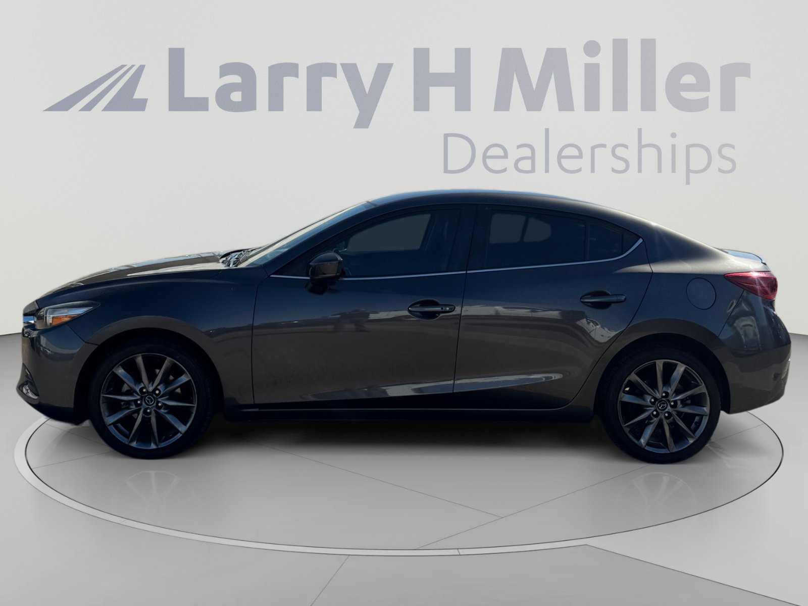 Used 2018 MAZDA MAZDA3 Touring FWD image 2