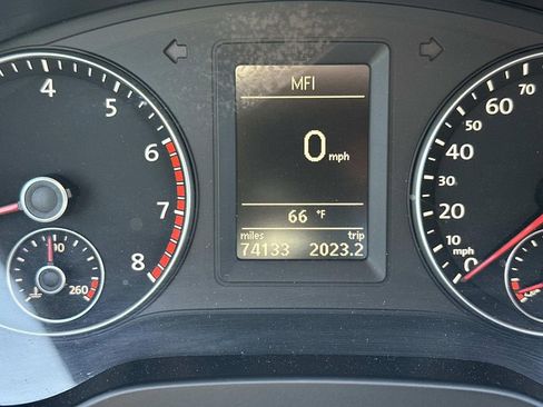 Used 2012 Volkswagen Jetta GLI FWD image 23