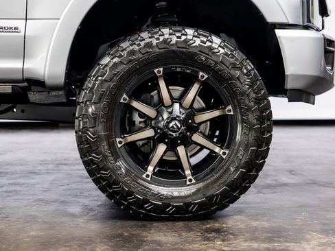 Used 2022 Ford F250 Lariat w/ Tremor Off-Road Package image 27