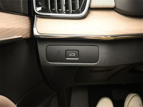 New 2026 Volvo XC90 B6 Plus w/ Protection Package Premier image 29