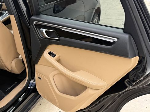 Used 2018 Porsche Macan S image 28