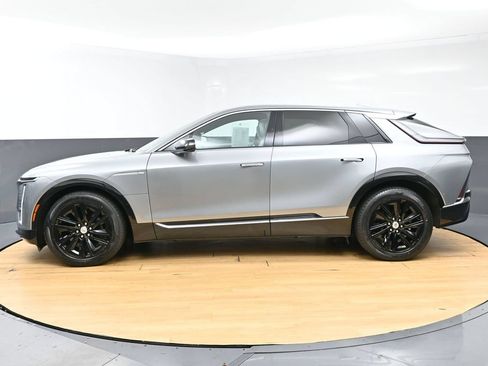 Used 2024 Cadillac Lyriq Luxury AWD/4WD image 6