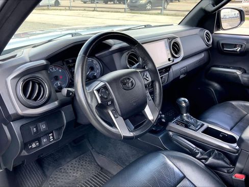 Used 2021 Toyota Tacoma TRD Off-Road w/ TRD Premium Off Road Package AWD/4WD image 17