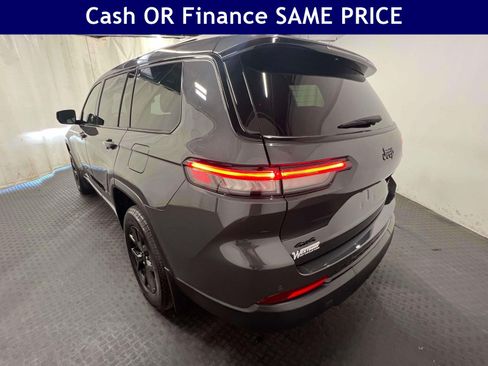 Used 2025 Jeep Grand Cherokee L Altitude AWD/4WD image 8