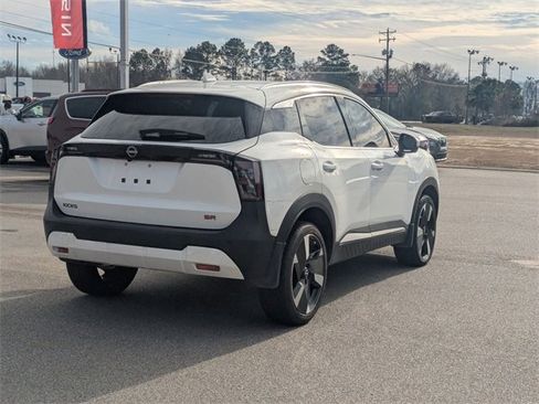 Used 2025 Nissan Kicks SR image 3