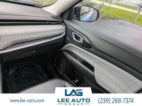 Used 2022 Jeep Compass Latitude FWD image 13