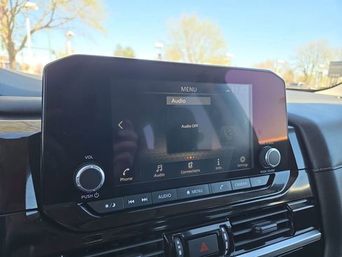 Used 2024 Nissan Pathfinder SV AWD/4WD image 25