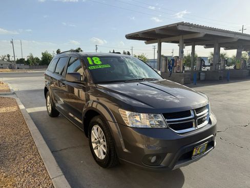Used 2018 Dodge Journey SXT w/ Connectivity Group FWD image 3