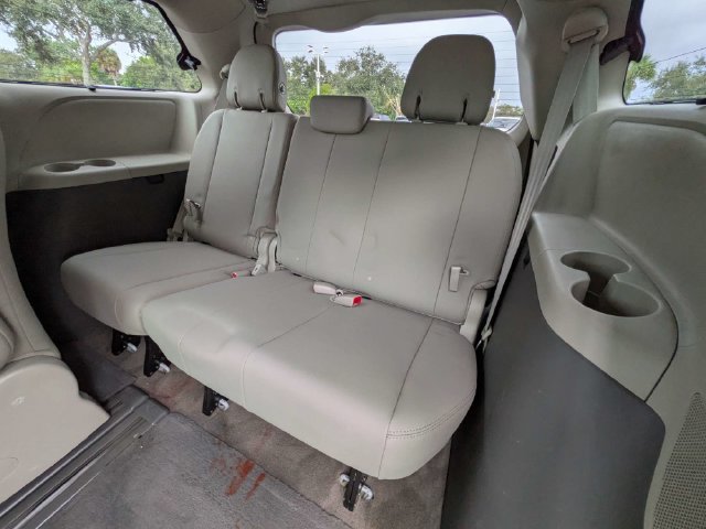 Used 2017 Toyota Sienna XLE Premium FWD image 14