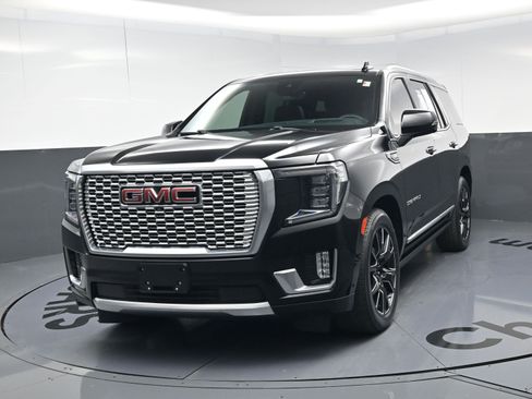 Used 2023 GMC Yukon Denali w/ Advanced Technology Package image 11