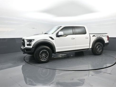 Certified 2018 Ford F150 Raptor w/ Equipment Group 802A Luxury image 4