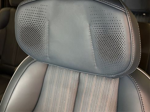 New 2025 Cadillac Escalade IQ Luxury 2 w/ LPO, Radiant Package image 31