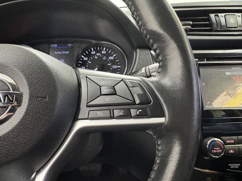 Used 2018 Nissan Rogue SV image 21