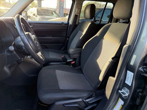 Used 2014 Jeep Patriot Latitude FWD image 26