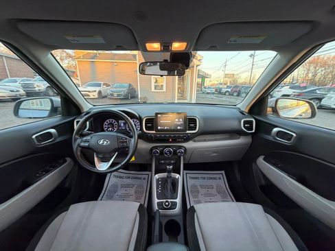 Used 2022 Hyundai Venue SEL FWD image 26