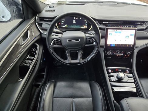 Used 2022 Jeep Grand Cherokee Overland w/ Advanced Protech Group III image 13