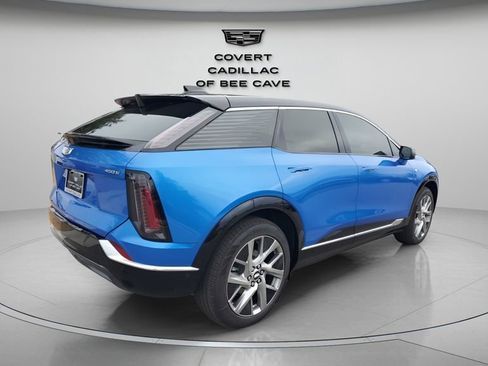 New 2026 Cadillac Optiq Luxury 2 w/ LPO, Floor Liner Package image 9