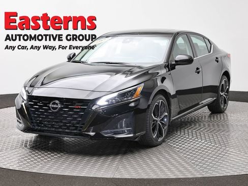 Used 2023 Nissan Altima 2.5 SR w/ SR Premium Package AWD/4WD image 1