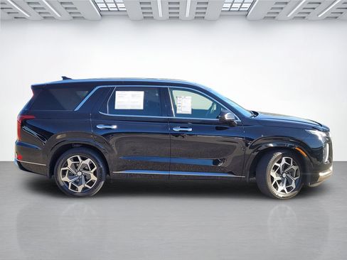 Used 2022 Hyundai Palisade Calligraphy w/ Winter Package FWD image 3