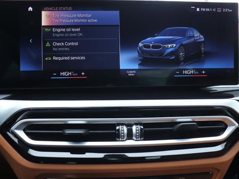 Used 2023 BMW 330i Sedan w/ Driving Assistance Package image 31