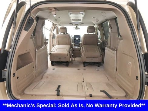 Used 2012 Chrysler Town & Country Touring-L w/ Driver Convenience Group FWD image 24