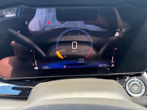 Used 2025 Chevrolet Trax RS w/ Driver Confidence Package FWD image 34