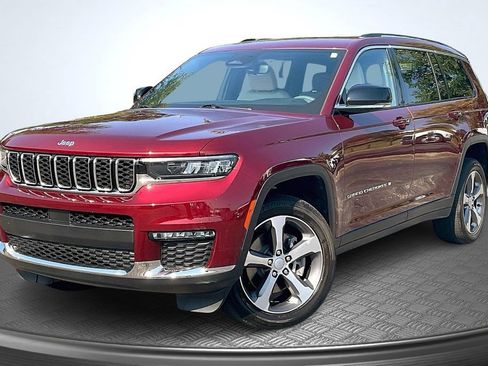Used 2023 Jeep Grand Cherokee L Limited w/ Luxury Tech Group II RWD image 3