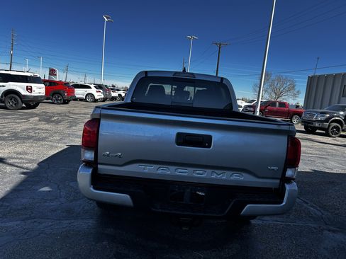 Used 2023 Toyota Tacoma SR5 w/ Technology Package image 4