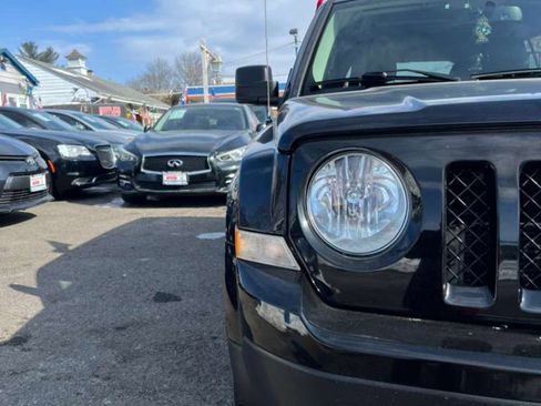 Used 2017 Jeep Patriot High Altitude image 2