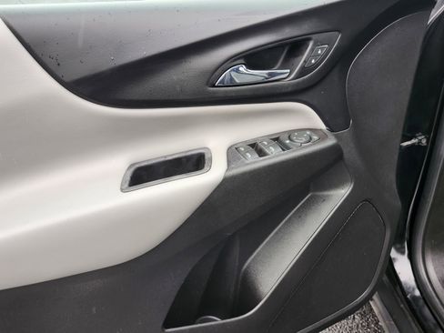 Used 2022 Chevrolet Equinox LS image 18