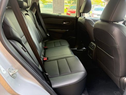 Used 2025 Nissan Rogue SV w/ SV Premium Package FWD image 20