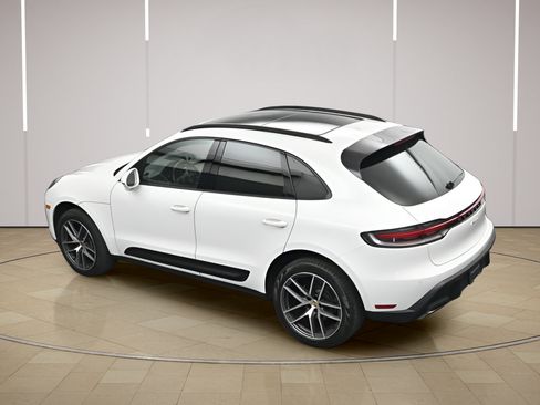 Used 2023 Porsche Macan AWD/4WD image 35