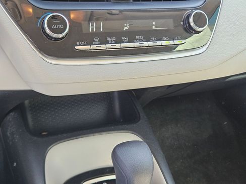 Used 2020 Toyota Corolla LE w/ Carpet Mat Package (TMS) FWD image 24