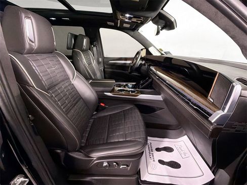 Used 2025 Cadillac Escalade Sport Platinum image 34