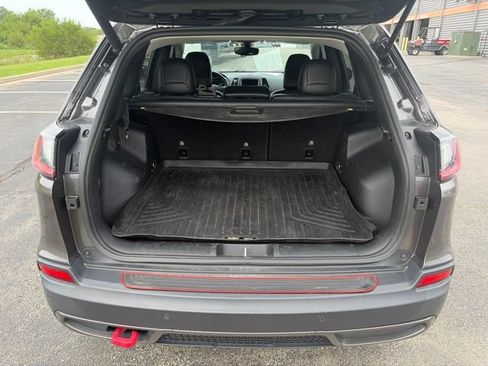 Used 2019 Jeep Cherokee Trailhawk AWD/4WD image 5