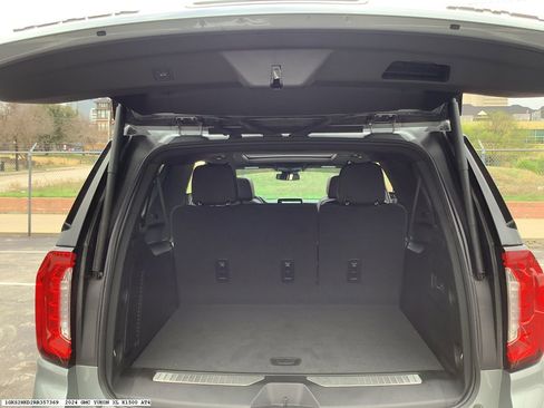 Used 2024 GMC Yukon XL AT4 w/ Technology Package image 14